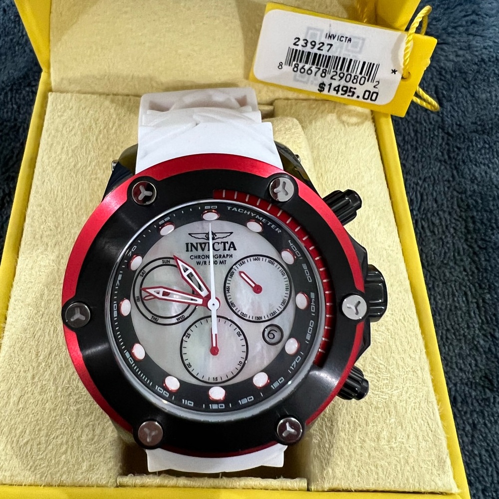 Invicta chronograph w/r 500 mt- white watch. NEW with tags